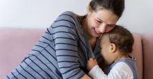 Guía de regalos para Mamás primerizas: Ideas para celebrar su nueva aventura